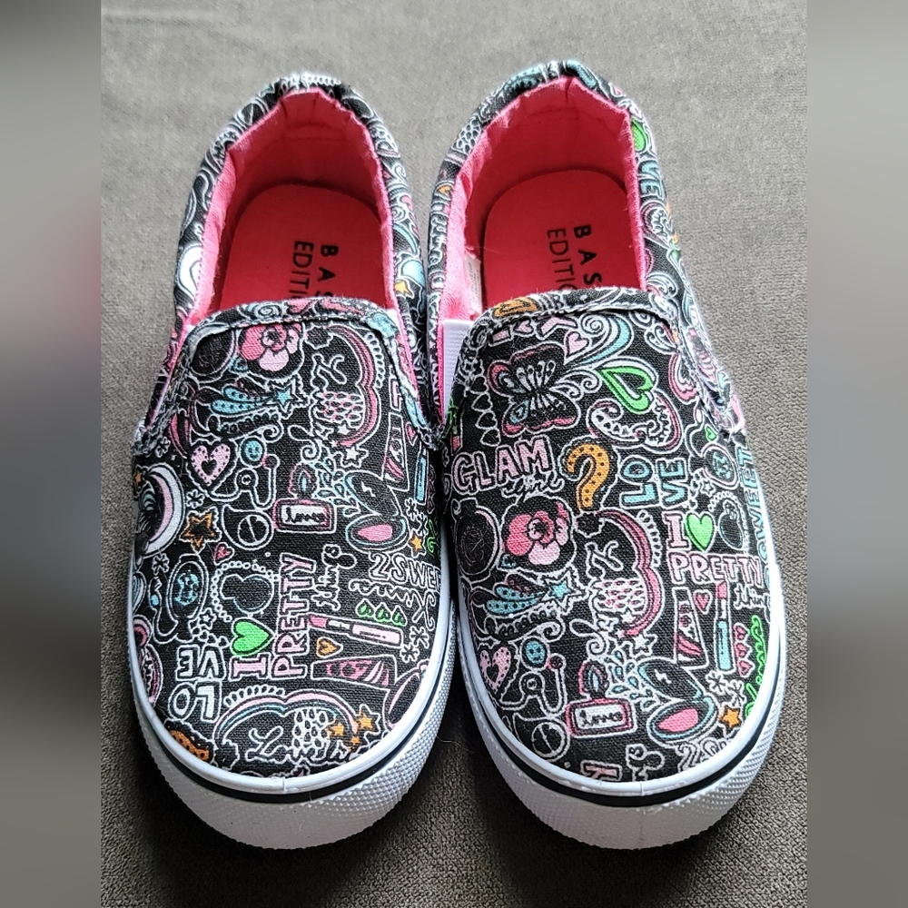 Girls graffiti sneakers